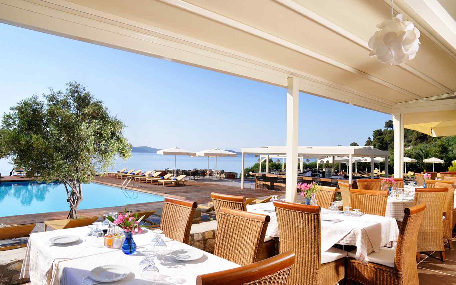 https://telethrio.gr/wp-content/uploads/2016/03/summer-hotel-08.jpg