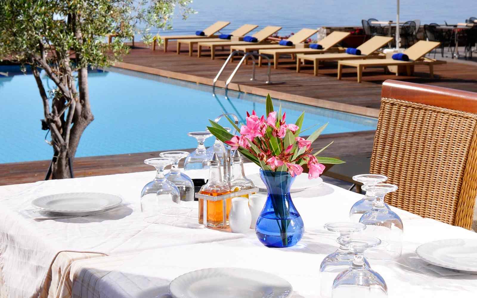 https://telethrio.gr/wp-content/uploads/2016/03/summer-hotel-09.jpg