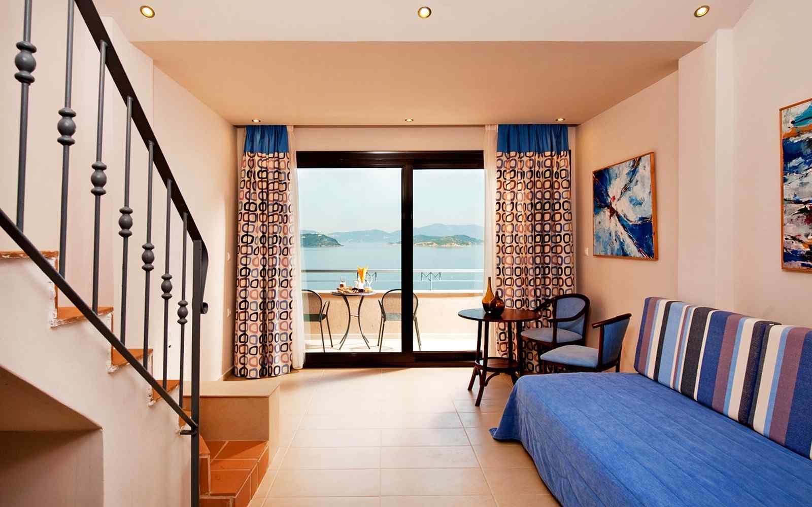 https://telethrio.gr/wp-content/uploads/2016/03/summer-room-04.jpg