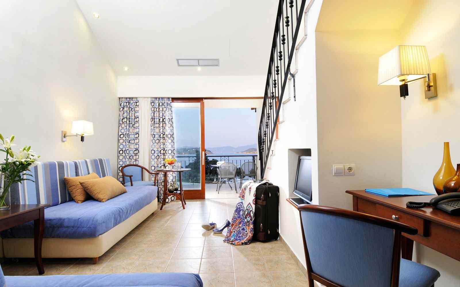 https://telethrio.gr/wp-content/uploads/2016/03/summer-room-07.jpg