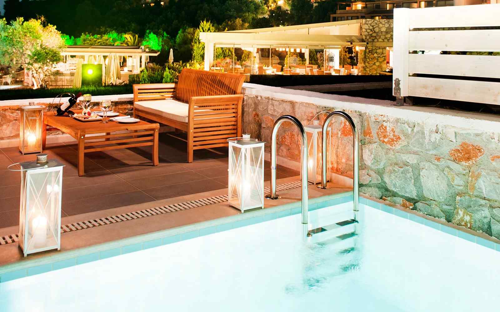 https://telethrio.gr/wp-content/uploads/2016/03/summer-room-09.jpg